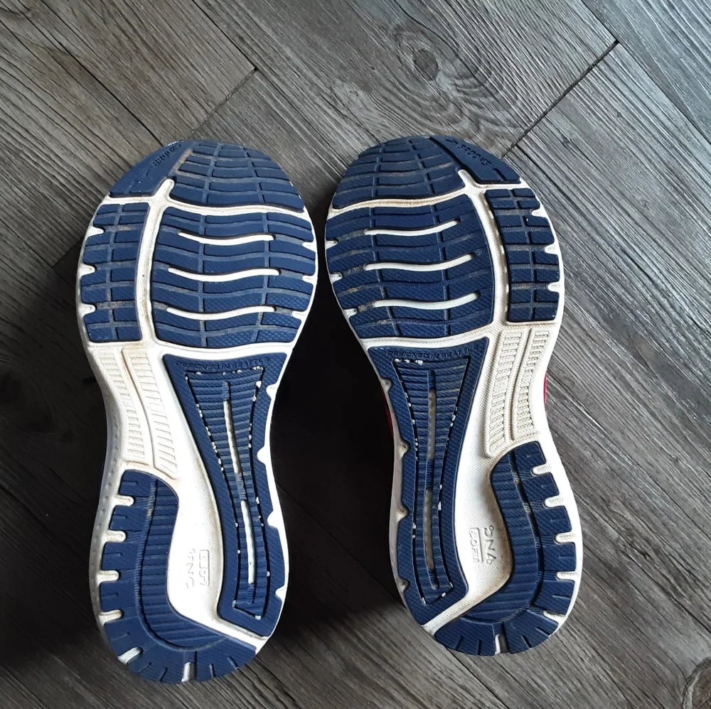Women's Brooks size 7 glycerin 19 GTS running sneakers - Picture 5 of 5